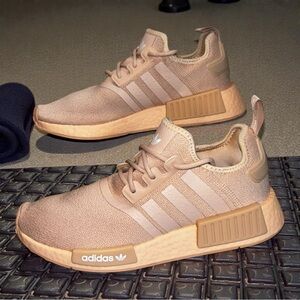 Adidas Originals NMD_R1 Women’s – Size 7 Running Walking Peach Sneakers